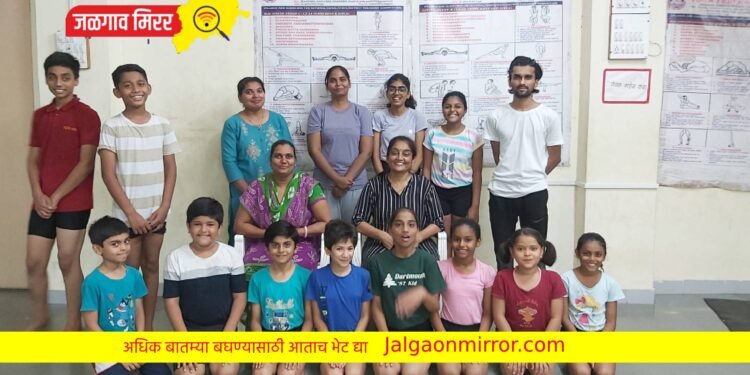 जळगाव जिल्हा हौशी योग असोसिएशनचे खेळाडूंचा संघ श्रीरामपूर येथे स्पर्धेसाठी रवाना