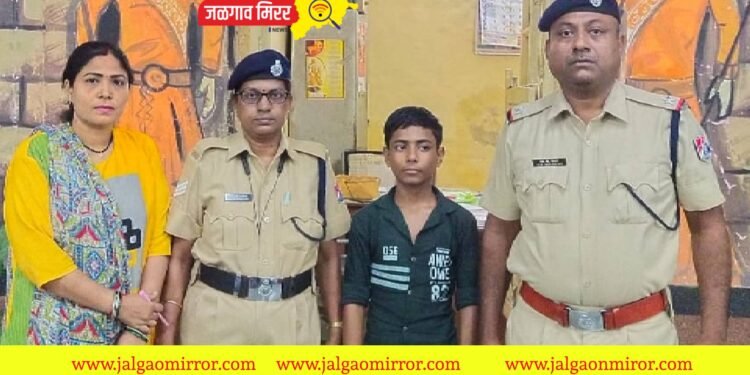 जळगावातील रेल्वे पोलिसांची सतर्कता : १४ वर्षीय मुलाला केले पालकांच्या स्वाधीन