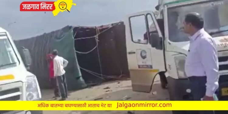 पंढरपूरला जाणारा ट्रक पलटी होऊन ३० वारकरी जखमी, ९ गंभीर