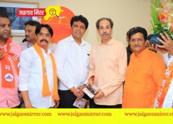 शिवसेना पक्षप्रमुख ठाकरे यांची घेतली जिल्हा पदाधिकाऱ्यांनी भेट