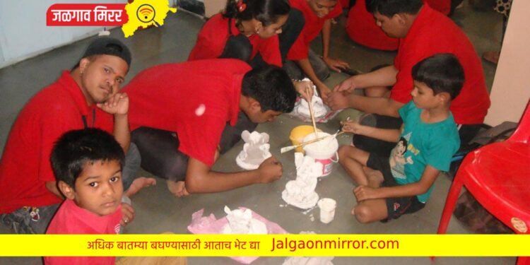 भल्याभल्यांना न जमणारे काम दिव्यांगांनी केले ; साकारले शाडू मातीचे बाप्पा!