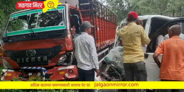 मॅक्झीमो व आयसरची धडक ; १० जखमी