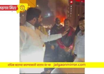 मुंबई विमानतळाजवळ कारला आग : भरपावसात मुख्यमंत्री शिंदे धावले मदतीला