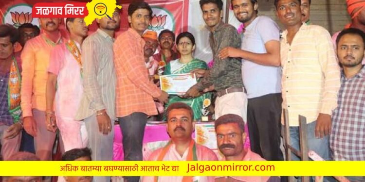 चोपड्यात गणेश मंडळाचा खा.खडसेंनी केला सत्कार