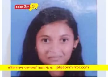 तरुणी स्कूटीसह पुराच्या पाण्यात वाहून गेली