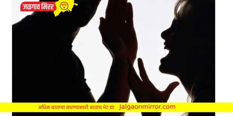 शिक्षक पतीकडून पत्नीला बेदम मारहाण ; अर्धनग्न करून बसवलं घराबाहेर