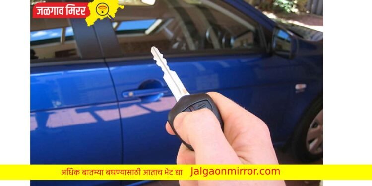 चोरट्यांनी घराबाहेरून चारचाकी लांबविली