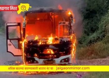 पुण्यात धावती खाजगी बस पेटली