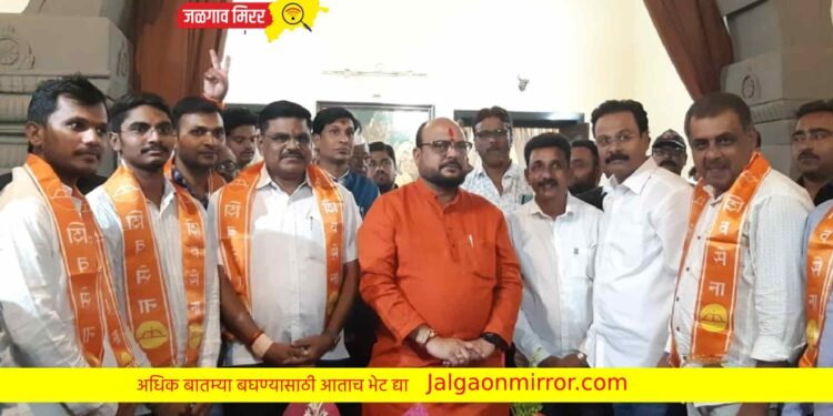 मुक्ताईनगरात राष्ट्रवादीला मोठे भगदाड;’या’ दिग्गज पदाधिकाऱ्यानी शिंदे गटात केला प्रवेश !