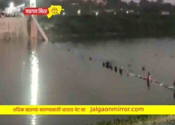 Breaking : गुजरातमध्ये पूल कोसळला ; ४०० जण नदीत पडल्याचा अंदाज !