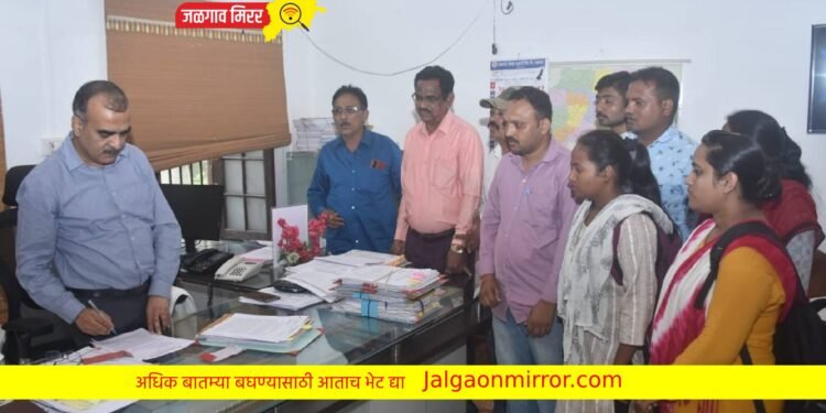 जिल्ह्यातील कंत्राटी कामगारांना शासकीय सेवेत सामावून घ्या