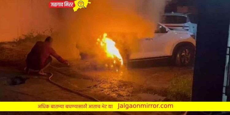 जळगावात अज्ञात माथेफिरूने पहाटे दुचाकीसह चारचाकी जाळली