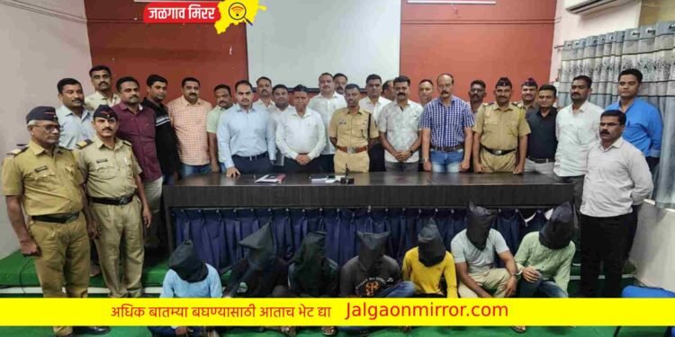 बंदुकीचा धाक दाखवीत दरोडा टाकणाऱ्याना पोलिसांनी घेतले ताब्यात !