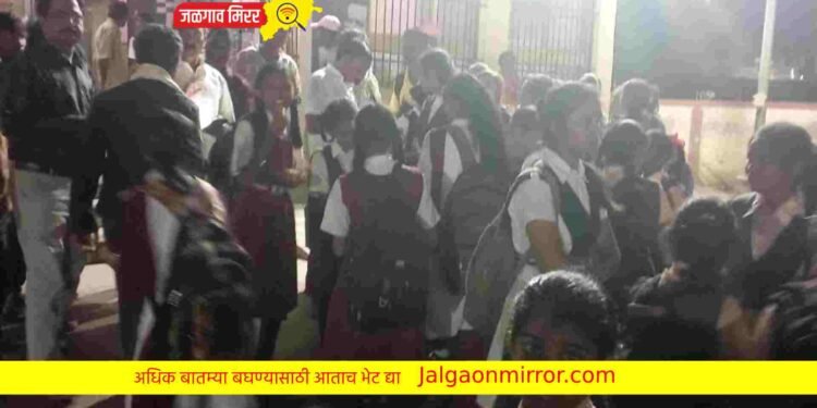 धरणगावात बस न आल्याने विद्यार्थी दोन तास बसस्थानकावर !