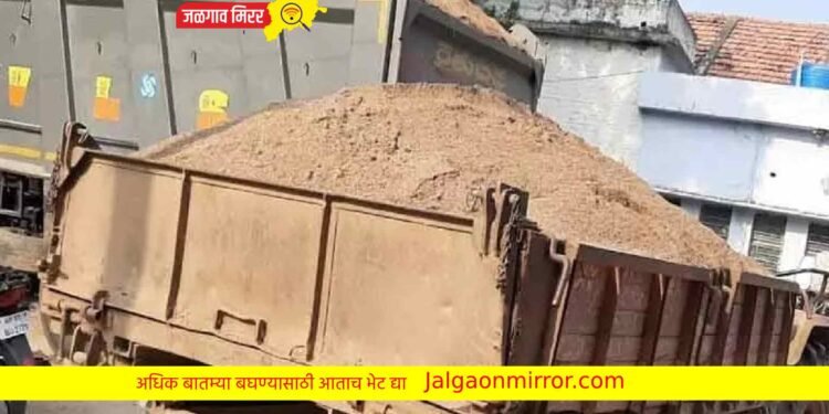 तलाठ्याने पकडले वाळूचे ट्रॅक्टर ; चालकाने पळवले ; गुन्हा दाखल