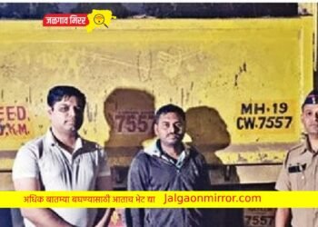 जिल्हाधिकाऱ्यांसह महसूल विभाग नदीपात्रात ; १ डंपर ताब्यात !