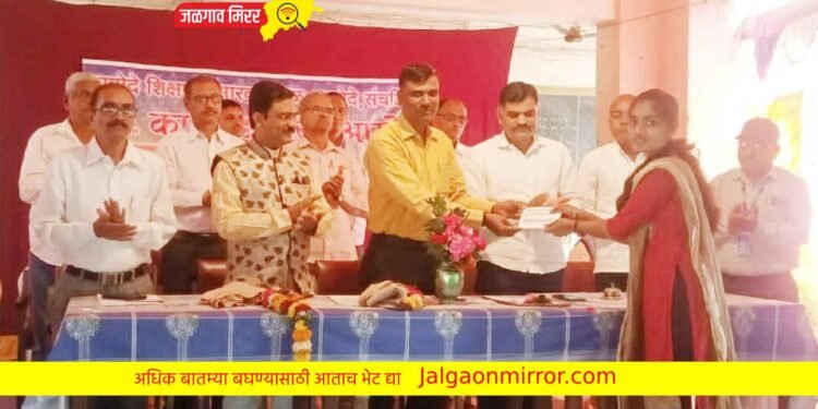 घन:श्याम काशीराम विद्यालयात वार्षिक पारितोषिक वितरण