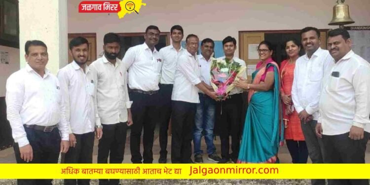 कवि अजय भामरे राष्ट्रपिता ज्योतिराव फुले गुणवंत सत्यशोधक शिक्षक पुरस्काराने सन्मानित