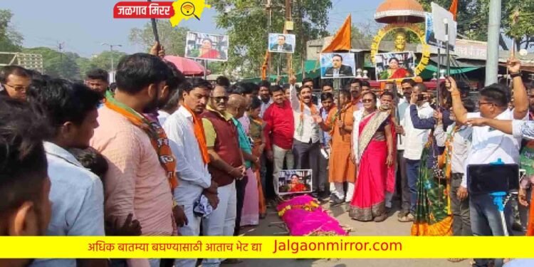 ठाकरे गटाच्या उपनेत्या अंधारेंची काढली प्रतीकात्मक अंत्ययात्रा !