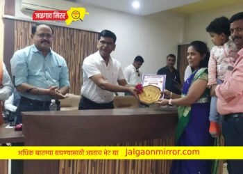 जयश्री वाडेकरांना उत्कृष्ट महिला शिक्षकेतर कर्मचारी पुरस्कार