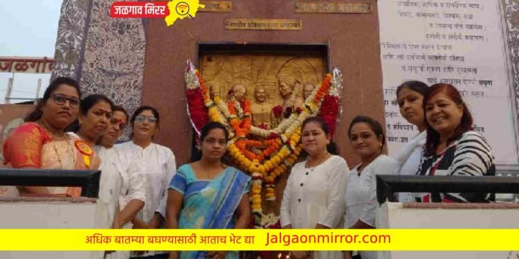 महानिर्वाण दिनानिमित्त डॉ.बाबासाहेब आंबेडकर यांना नारीशक्तीने अर्पण केली आदरांजली !