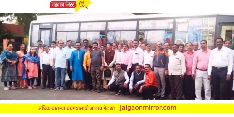 न्यायालयातील अधिकारी मित्र ३२ वर्षानंतर एकत्र !