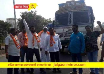 ठाकरे गटाने जळगावात शिव कॉलनीजवळ  महामार्ग रोखला !