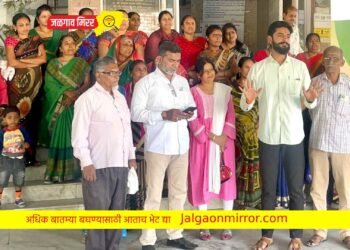 मनपाबाहेर नागरिक आक्रमक ; प्रशासनाला धरले धारेवर !