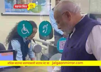 स्वतः मेट्रोचे तिकीट खरेदी करत मेट्रोने केला मोदींनी प्रवास !