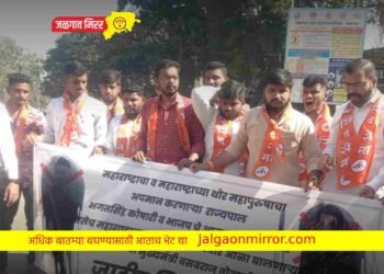 जळगावात युवासेनेने बेताल वक्तव्य करणाऱ्यांच्या प्रतिमेला फासले काळे !