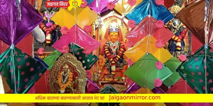 मकर संक्रांतिनिमित्त मंगळग्रह मंदिरात पतंगाची सजावट !