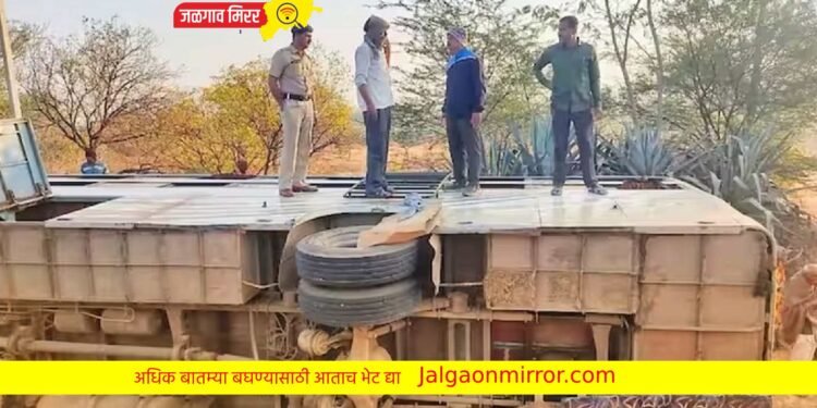 विठ्ठल भक्तांच्या ट्रॅव्हल्सचा अपघात ; १ ठार तर ८ जखमी !