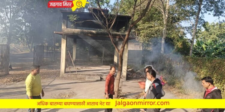 ‘वर्षाच्या सुरवातीला’ स्मशानभूमीची केली सफाई