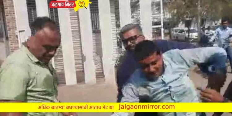 खळबळजनक : जिल्हाधिकारी कार्यालयात तरुणाचा आत्मदहनाचा प्रयत्न !