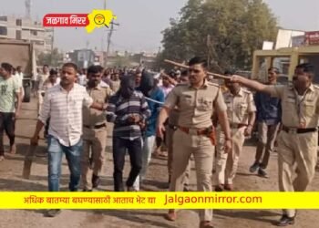 भररस्त्यावर काढली पोलिसांनी गुंडांची धिंड !