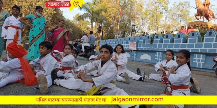 चित्तथरारक प्रात्यक्षिकांनी वेधले जळगावकरांचे लक्ष !