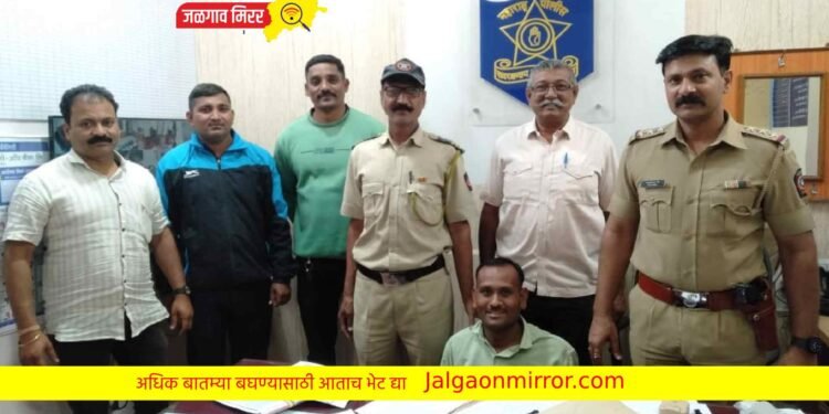 फरार आरोपीस एमआयडीसी पोलिसांनी घेतले ताब्यात