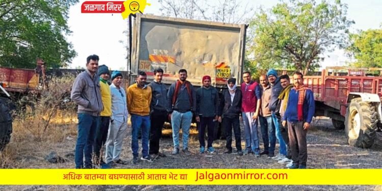 अमळनेरात वाळू चोरी करणारे डंपर पकडले !