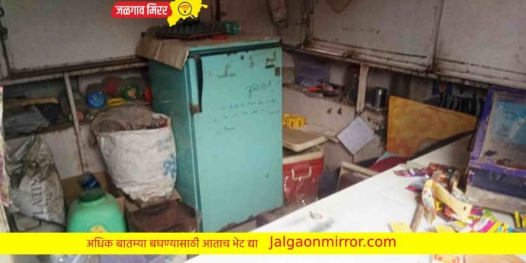 जळगावात चोरट्यांनी दुधाची टपरी फोडली !