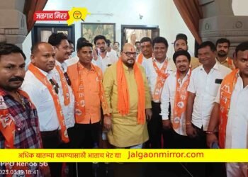 जळगावातील ठाकरे गटाचे पदाधिकारी शिवसेनेत दाखल !