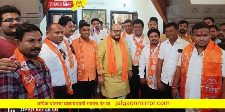 जळगावातील ठाकरे गटाचे पदाधिकारी शिवसेनेत दाखल !