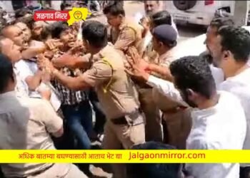 ठाकरे गटाच्या कार्यकर्त्यांचा संतप्त सवाल : साहेब गद्दारी का केली ?