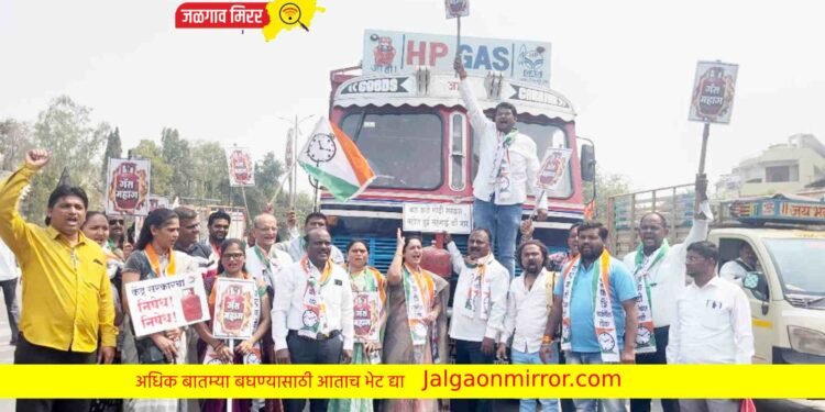 महागाई विरोधात जळगावात राष्ट्रवादीचे आक्रमक आंदोलन !