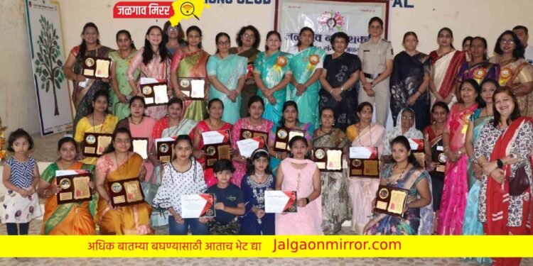 जळगावात नारीशक्तीने केला महिलांचा सन्मान !