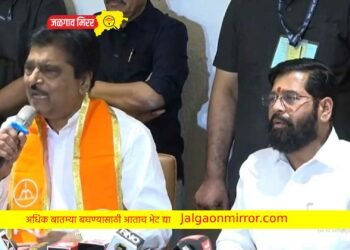 ठाकरे गटाला खिंडार ; माजी आरोग्यमंत्री शिंदे गटात दाखल !