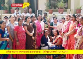 पाडव्याच्या शुभ मुहूर्तावर महिलांनी उभारली जळगावात वृक्षाची गुढी !