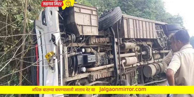 ब्रेकिंग : भरधाव शिवशाही बस पलटली ; २२ जण जखमी !