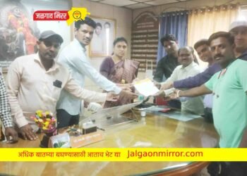 माजी मुख्यमंत्री वसंतरावजी नाईक यांचा पुतळा बसवा !