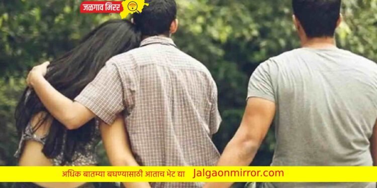 झोपलेल्या पतीशेजारी पत्नीचे प्रियकरासोबत अन पती उठताच !