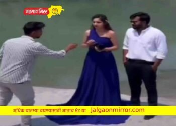 प्री – वेडिंगसाठी कपलला पोझ दाखवीत कॅमेरामननी मारला चान्स !